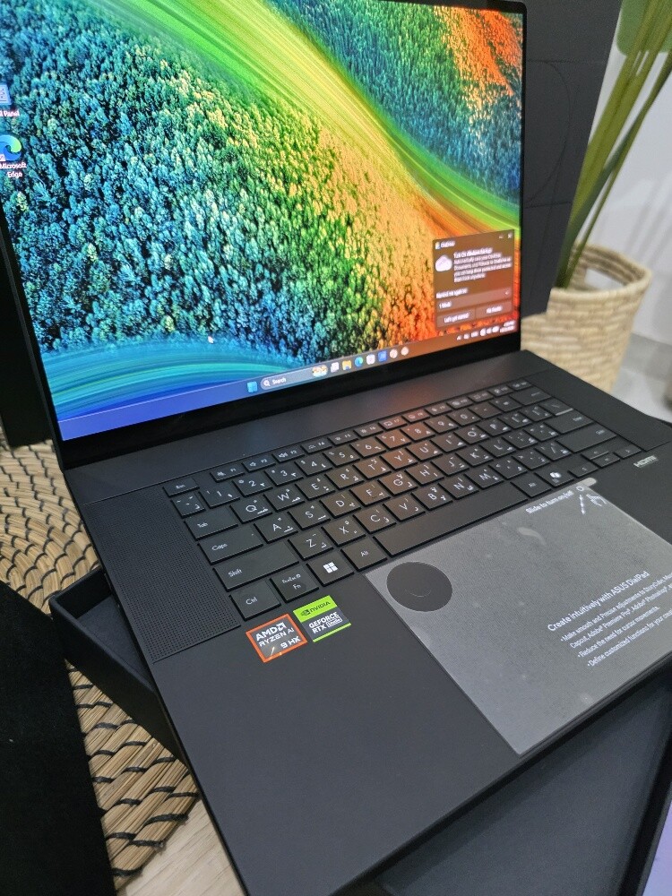 16" Asus 64/4TB 24 RTX 5090 - 3