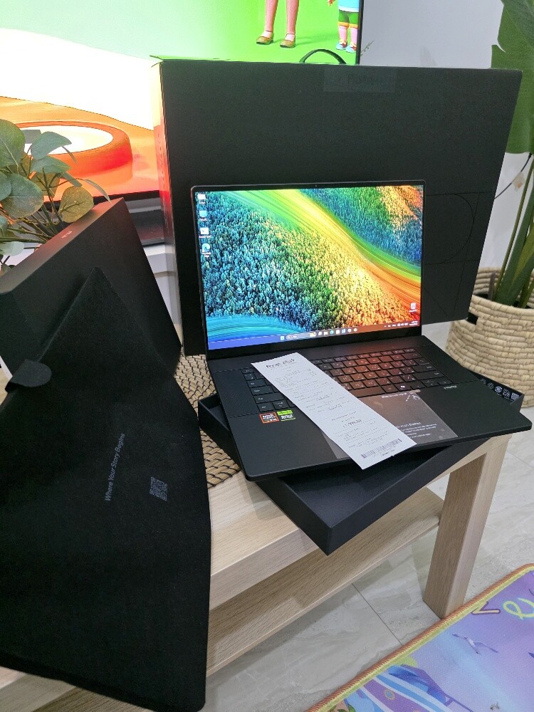 16" Asus 64/4TB 24 RTX 5090 - 8
