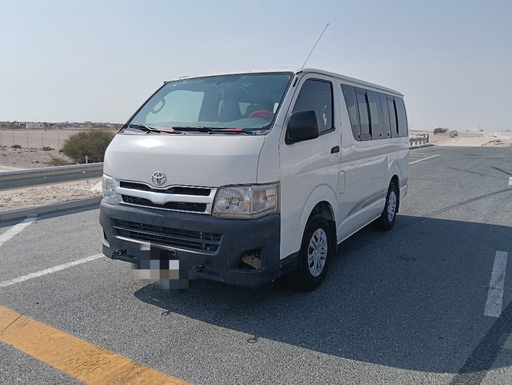 Toyota hiece 2011 - 1