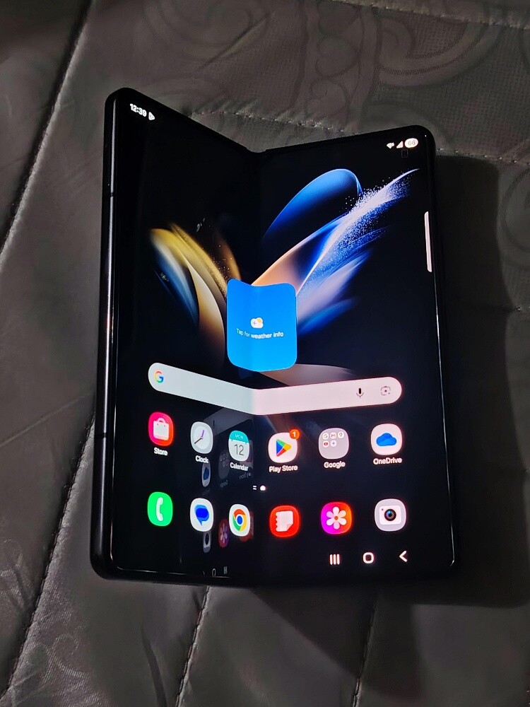 Samsung Z Fold (4) 256GB RAM 12GB - 9