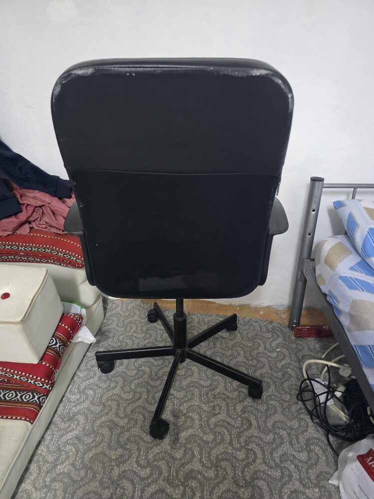 IKEA office chair, only 75 Riyals—f - 3