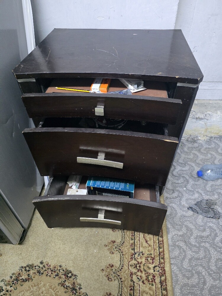 Bedside table with three drawers in - 6