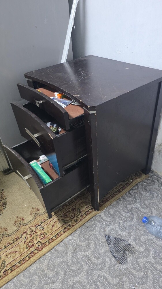 Bedside table with three drawers in - 5