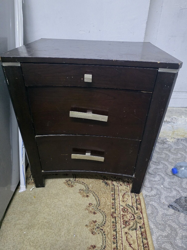 Bedside table with three drawers in - 1