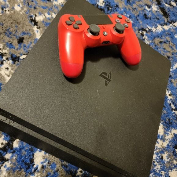 PS4 Slim  - 2