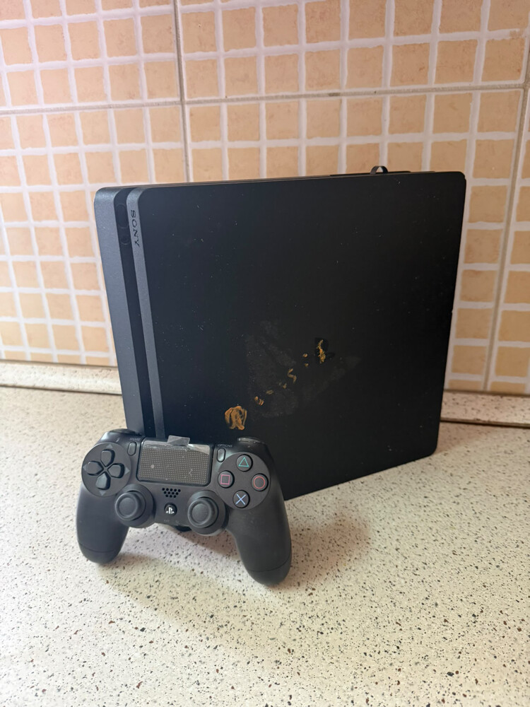 playstation 4 slim - 2