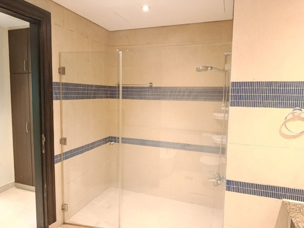 showroom with offices for rent - 3