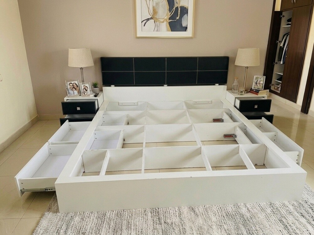 Luxurious King size bed for sale - 3