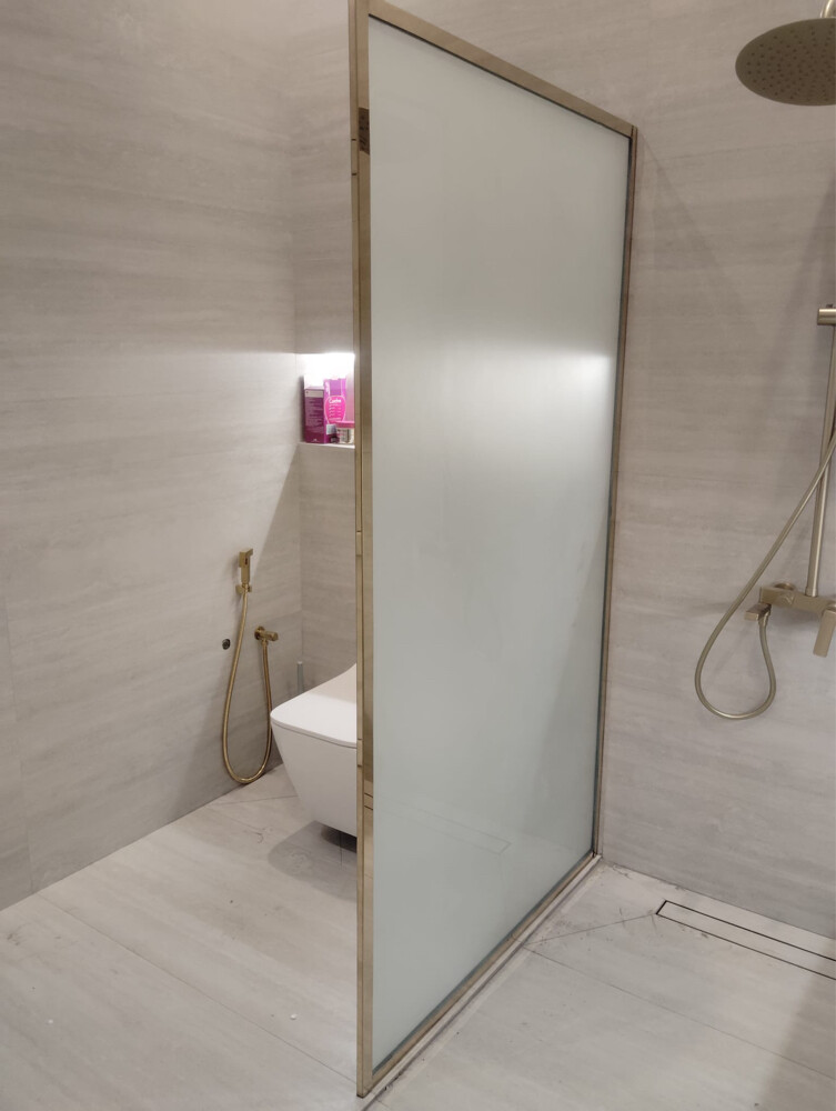 Glass for bathroom partitions - 4