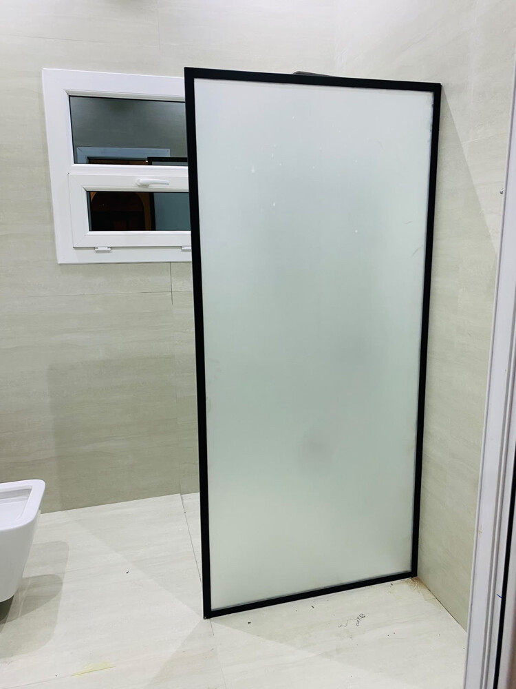 Glass for bathroom partitions - 3
