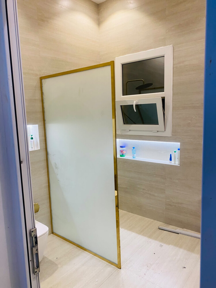 Glass for bathroom partitions - 2