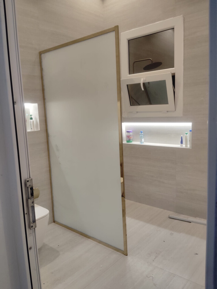 Glass for bathroom partitions - 5