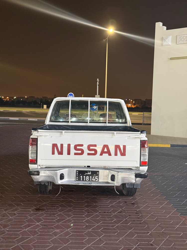 nissan pickup  - 2