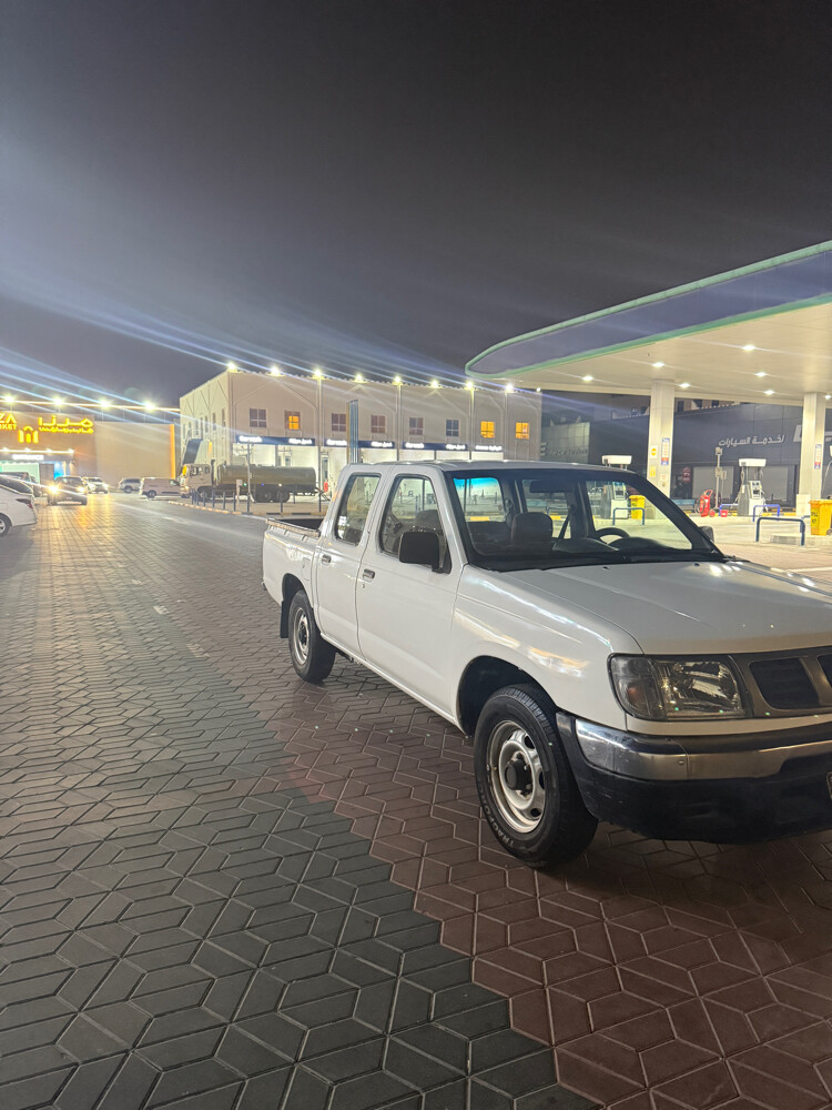 nissan pickup  - 3