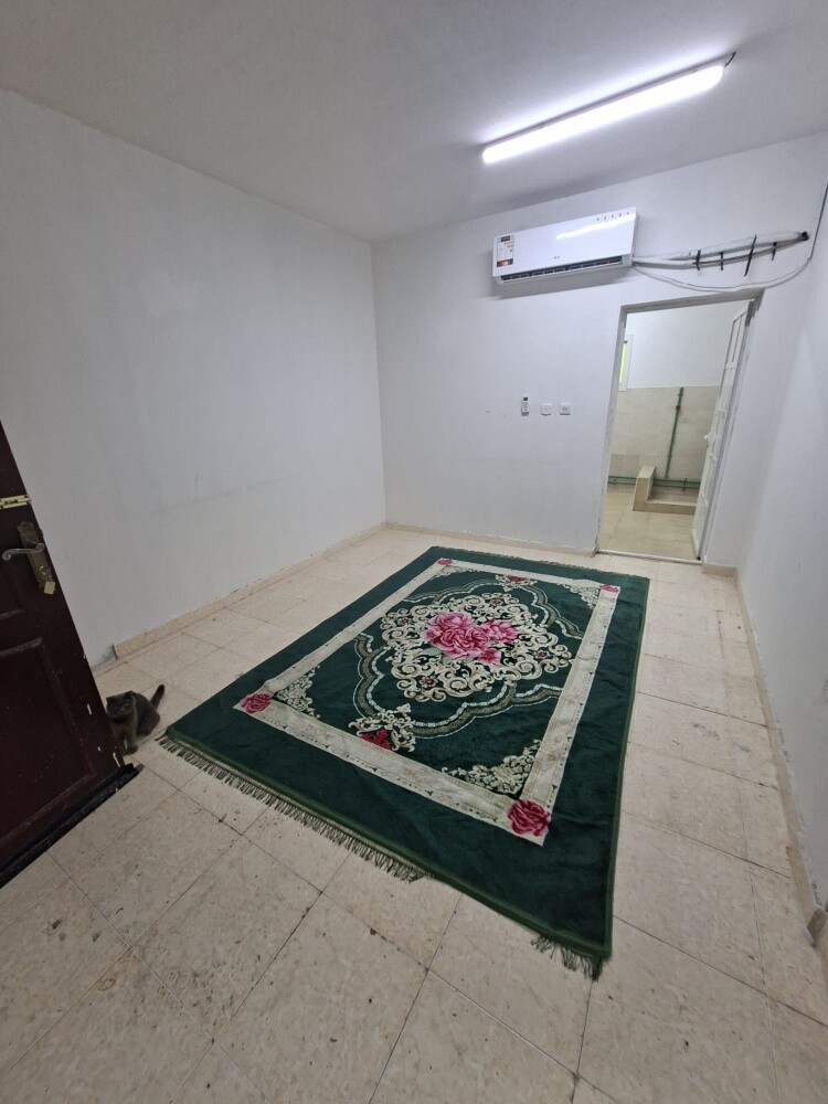 For rent in Al Wakra: a room and a - 4