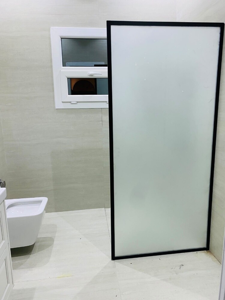 Glass partition for bathroom shower - 3