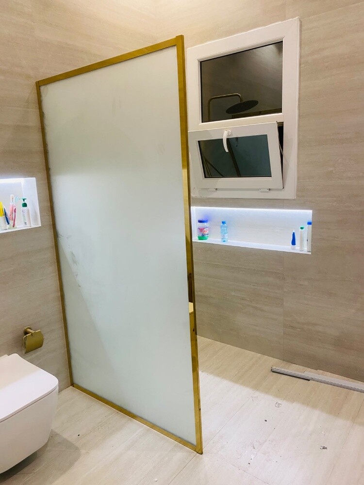 Glass partition for bathroom shower - 13