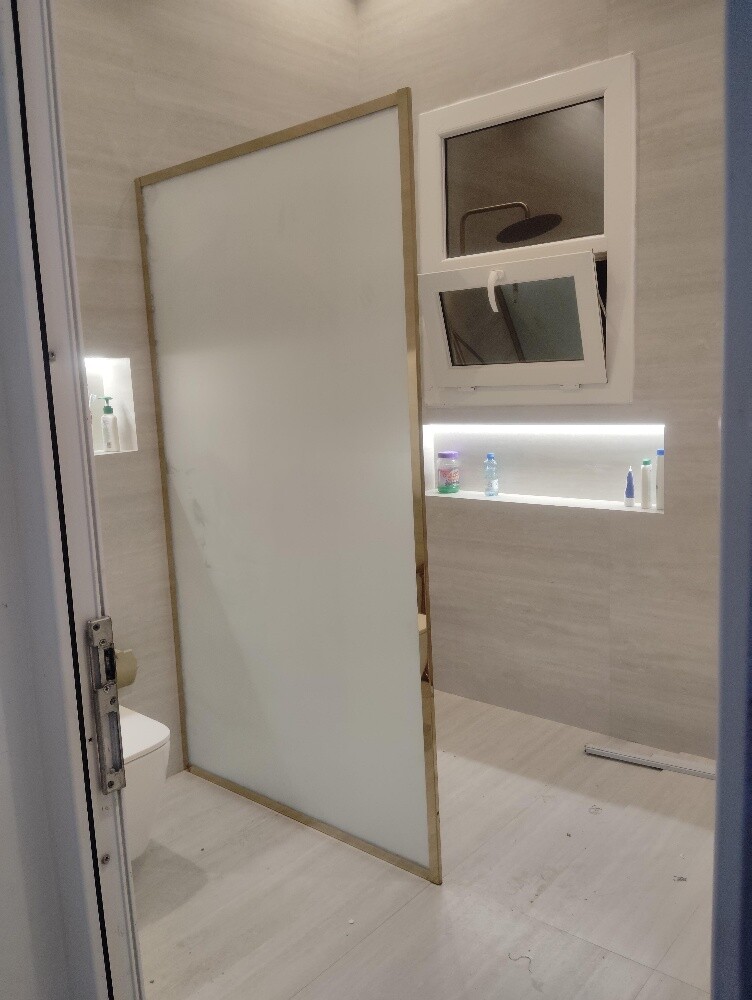 Glass partition for bathroom shower - 9