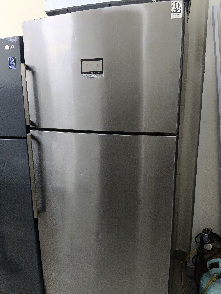 Premium Bosch Stainles refrigerator - 1