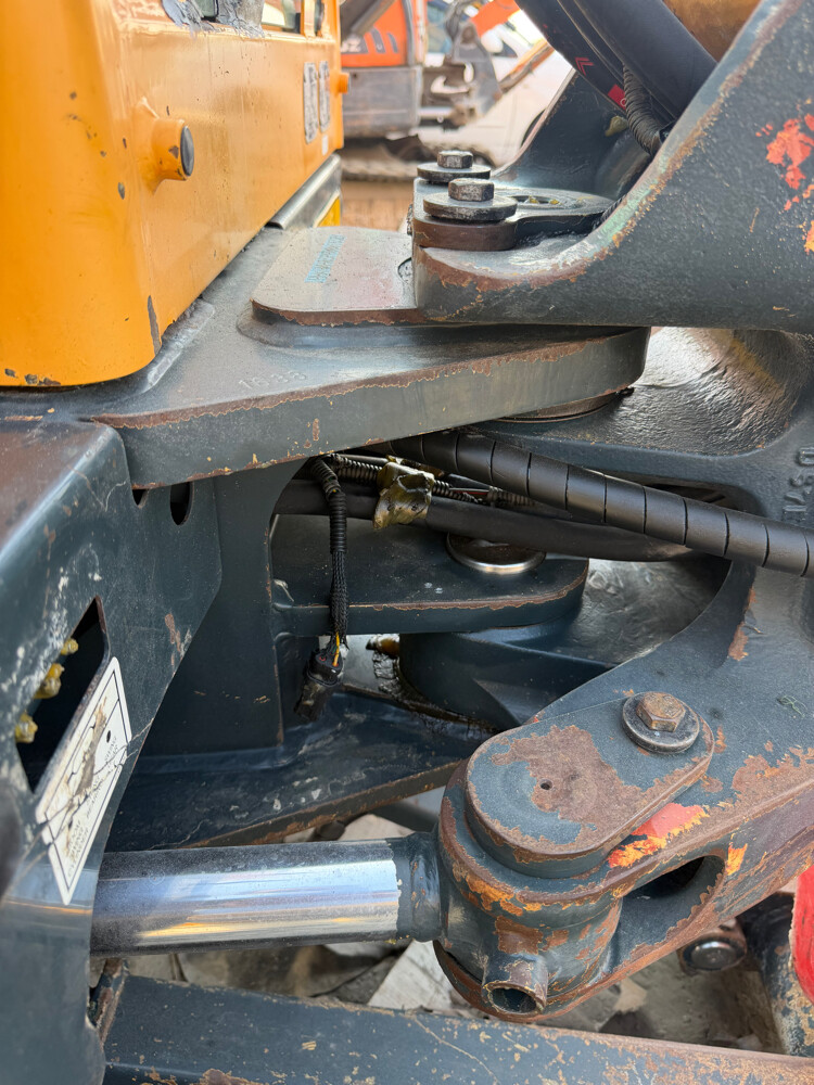 Hyundai 3.5 ton excavator - 2