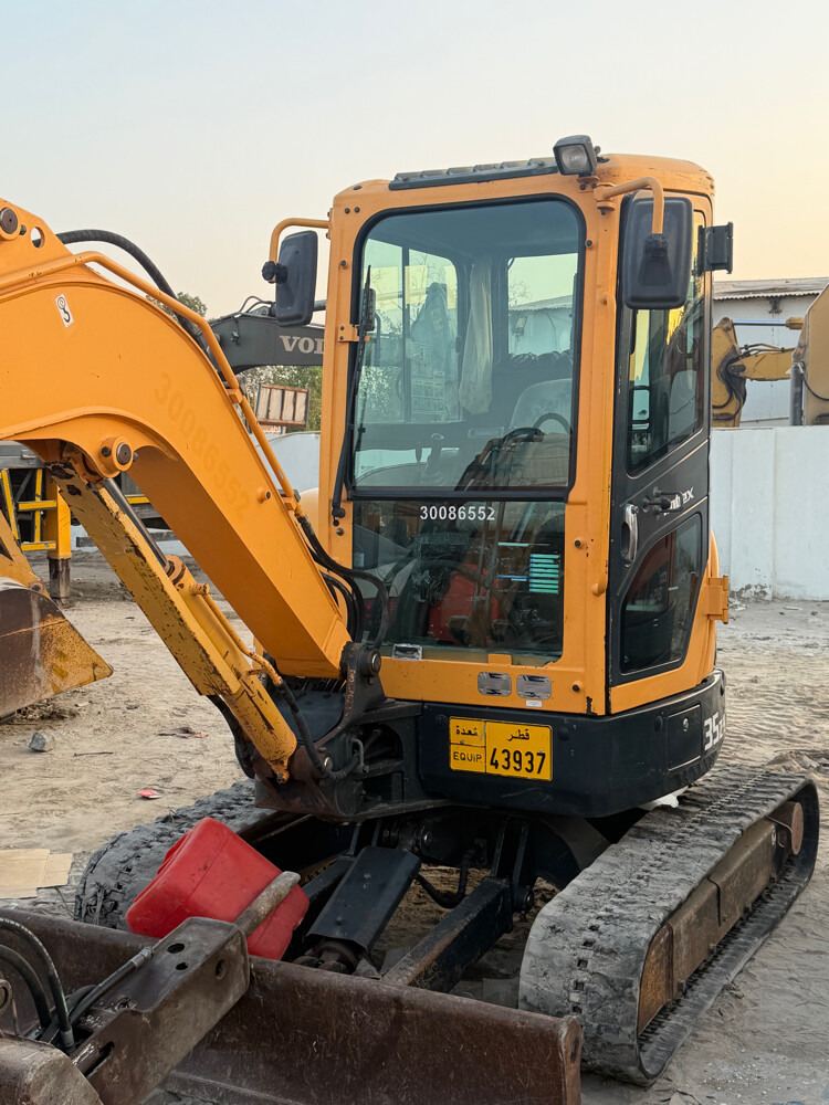 Hyundai 3.5 ton excavator - 3
