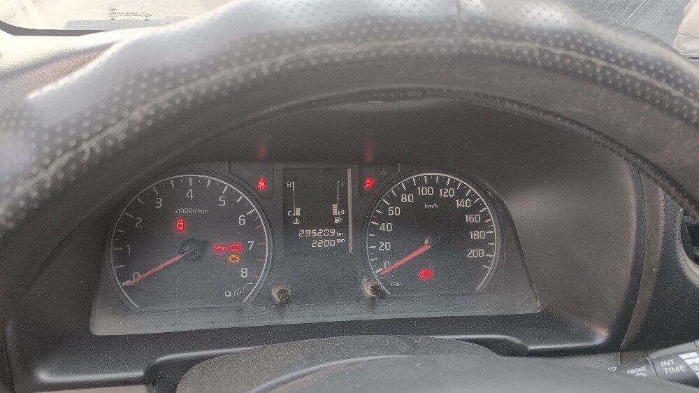 Nissan uravn nv350 (petrol ) - 3