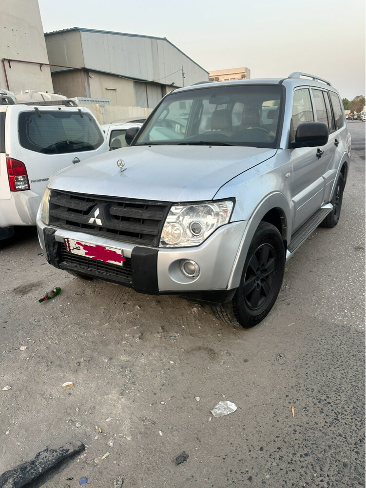 Mitsubishi pajero all parts availab - 1