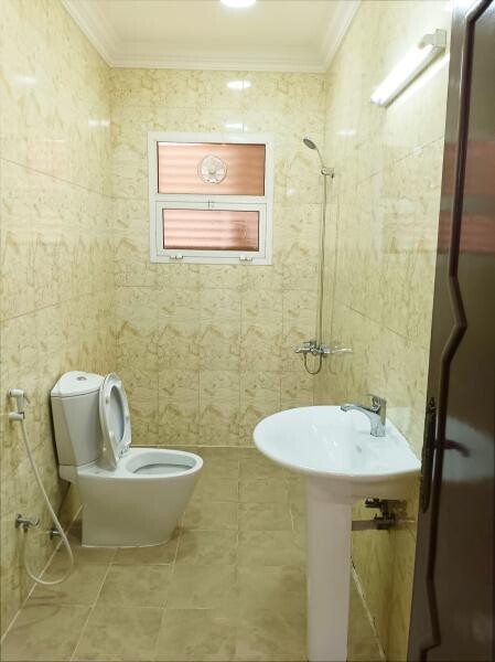 Office for Rent in Aziziyah - 3