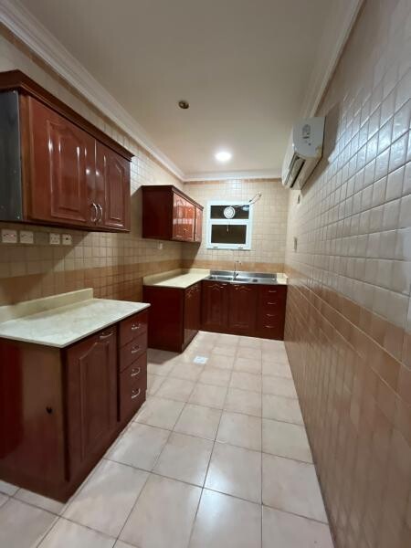Office for Rent in Aziziyah - 5