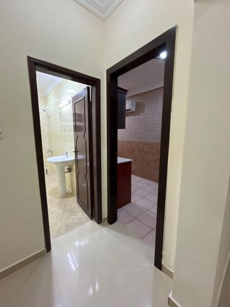 Office for Rent in Aziziyah - 7