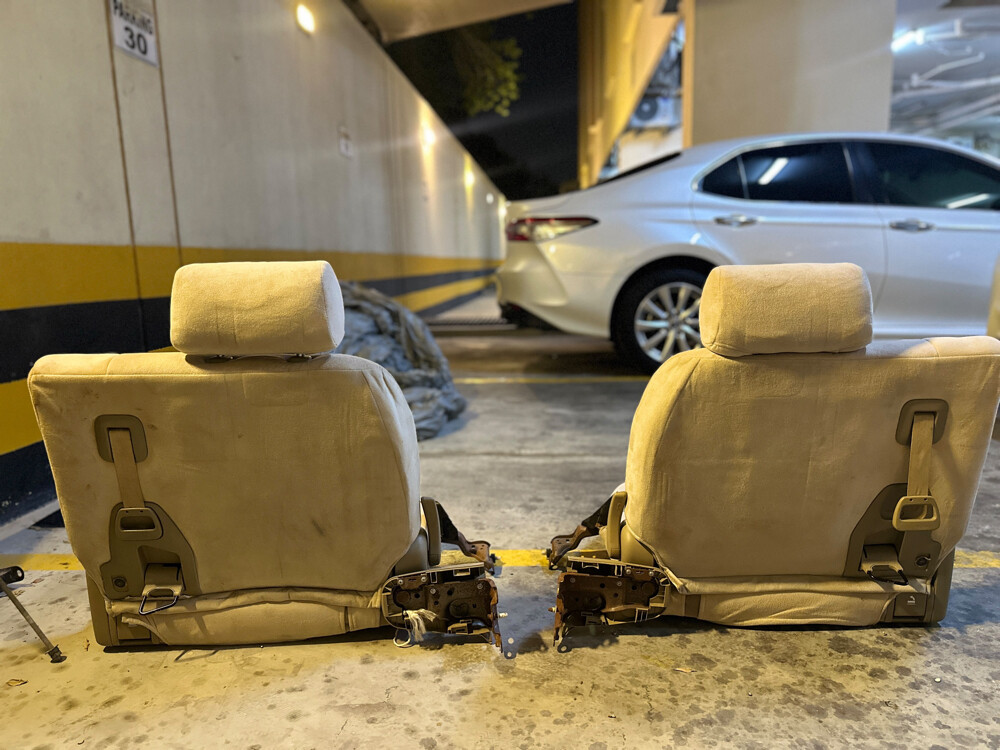 Land Cruiser seats  - 5