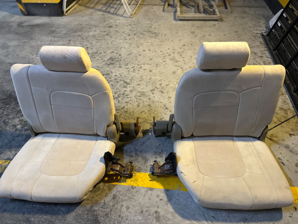 Land Cruiser seats  - 3