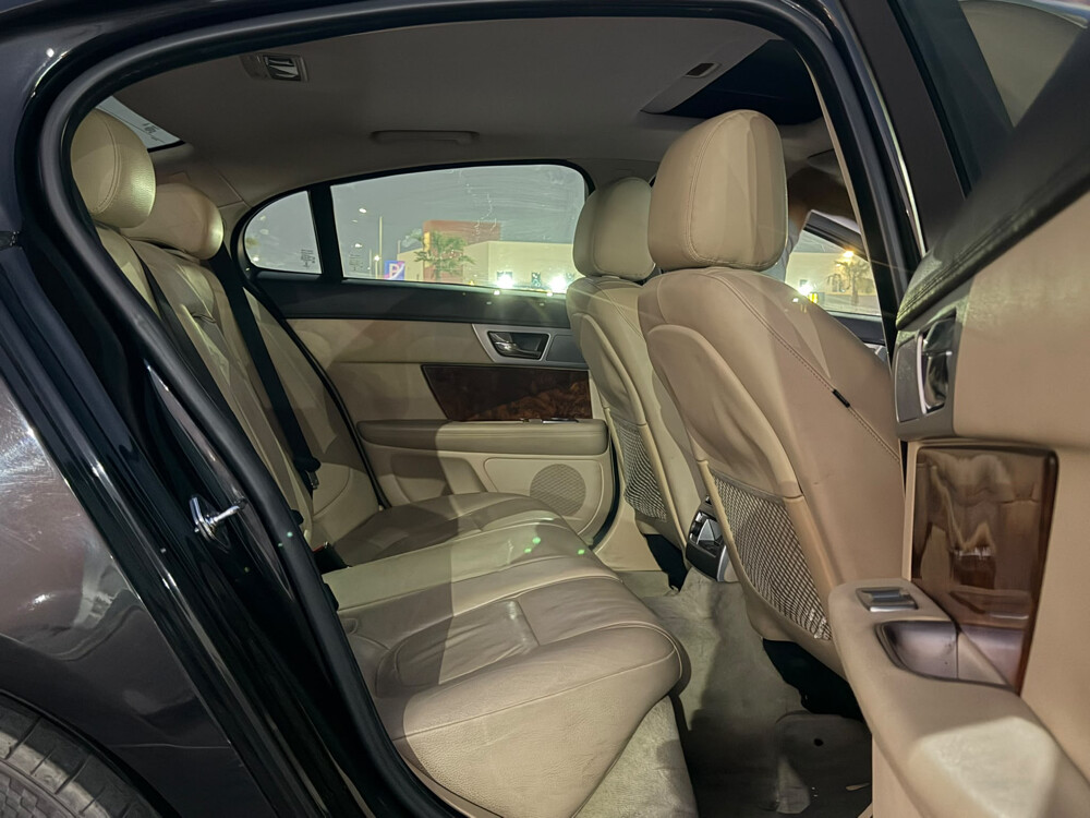 Jaguar XF 2012 - 9
