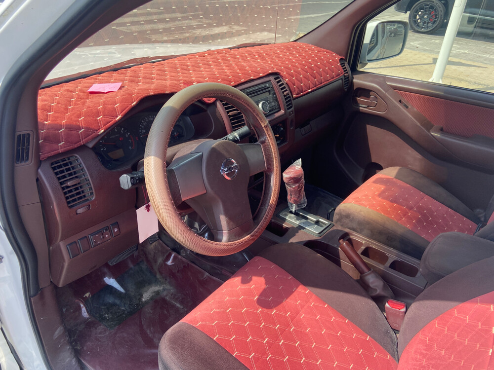 Nissan navara 2015 white  - 9