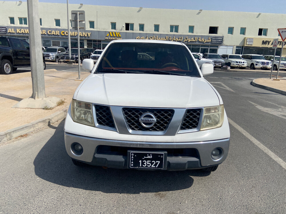 Nissan navara 2015 white  - 1