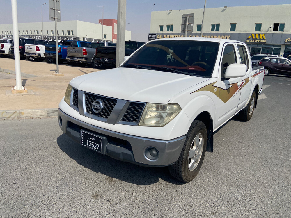 Nissan navara 2015 white  - 3