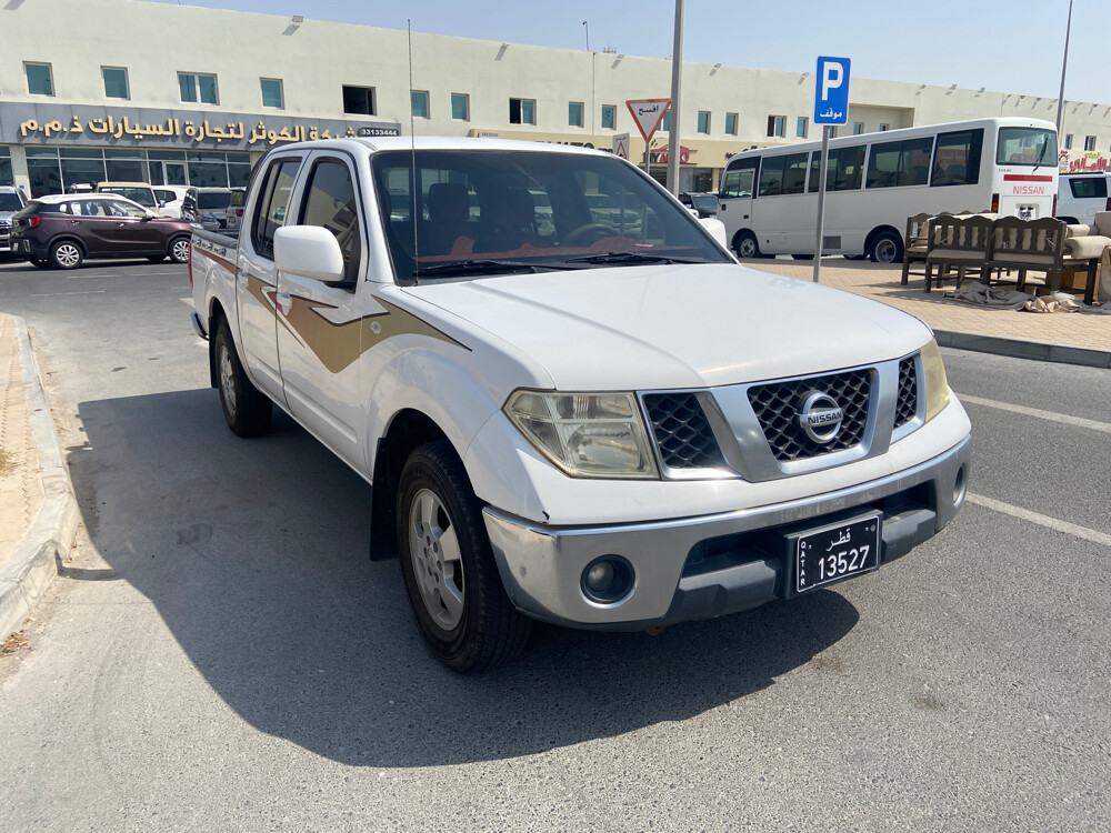 Nissan navara 2015 white  - 5