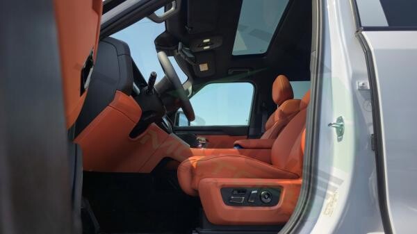 2026 ROX 01 VIP AWD Plug-in Hy - 8