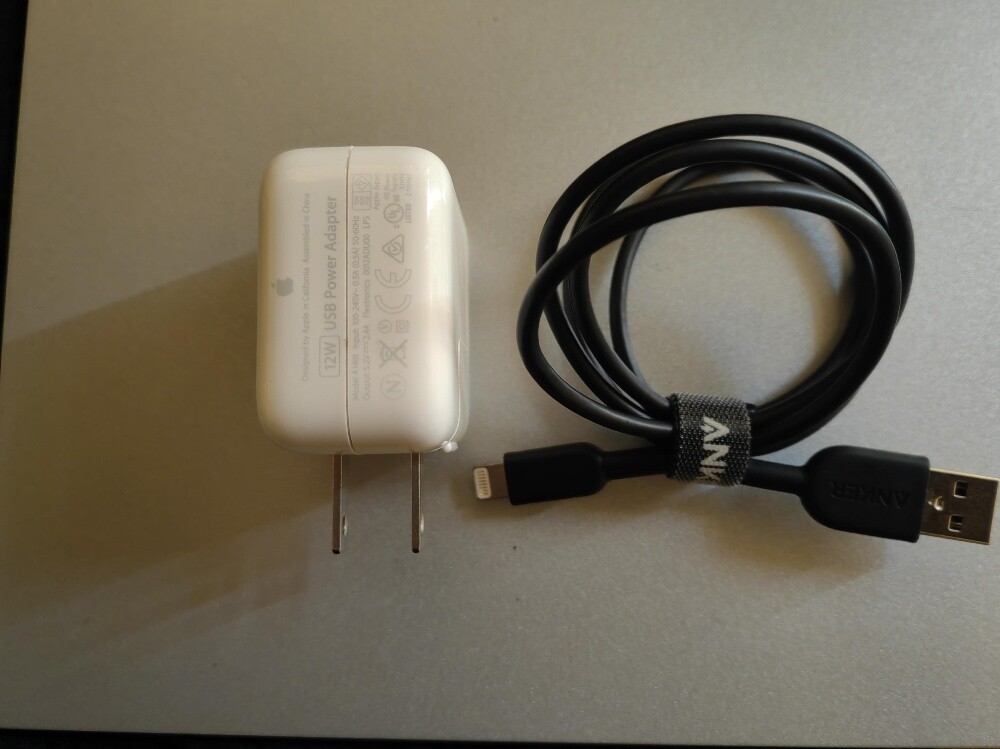 apple iPad original adapter & cable - 1