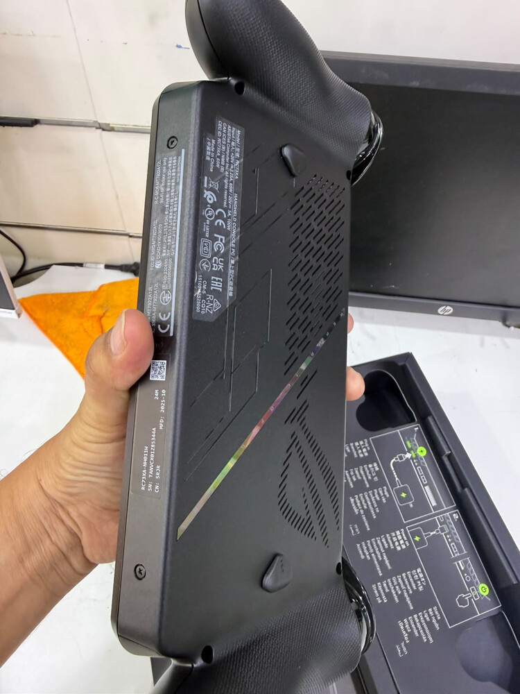 Handheld PC console Rog Ally (X) - 3