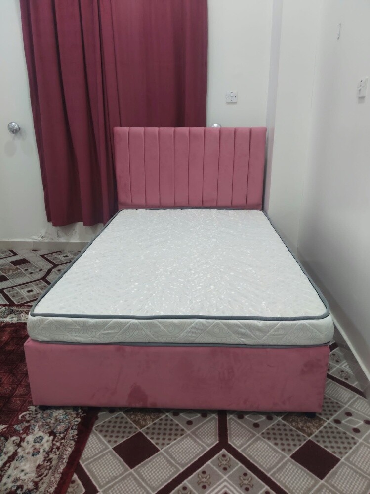Single box bed and matters availabl - 2