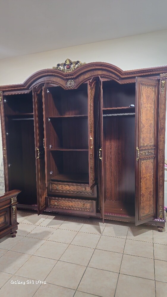 Royal Wooden 6-Door Wardrobe - 2