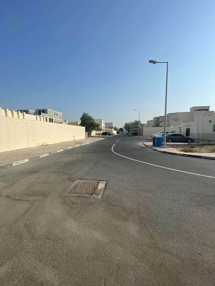 الدفنة للبيع بيت على شارعين 873 م - 1