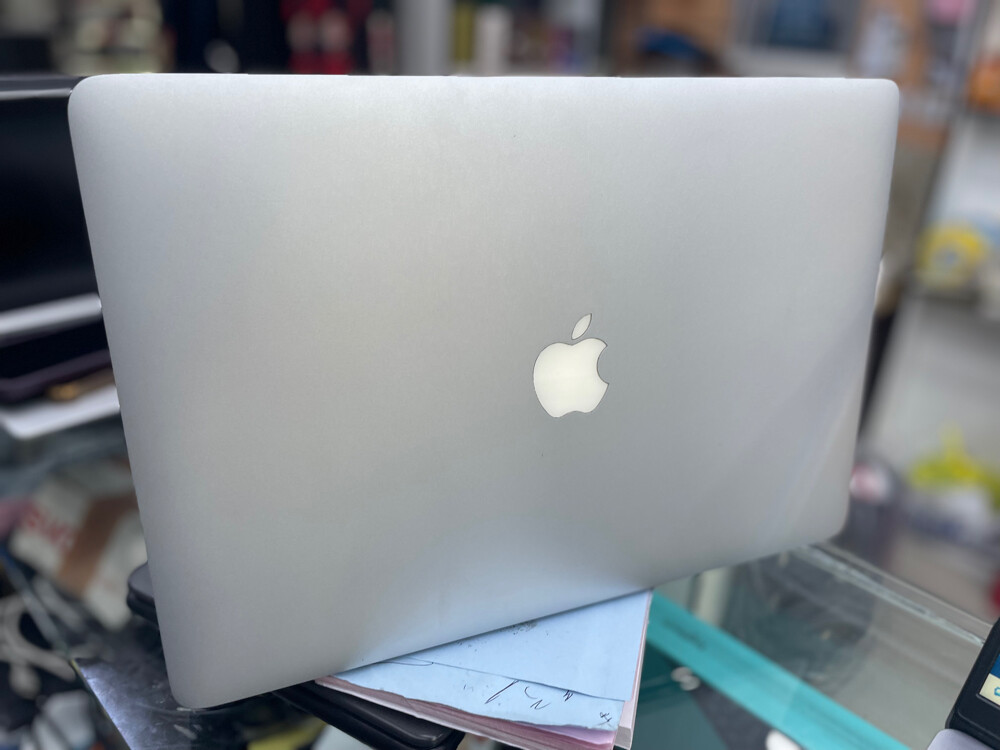 MacBook Pro (Min2015) - 1