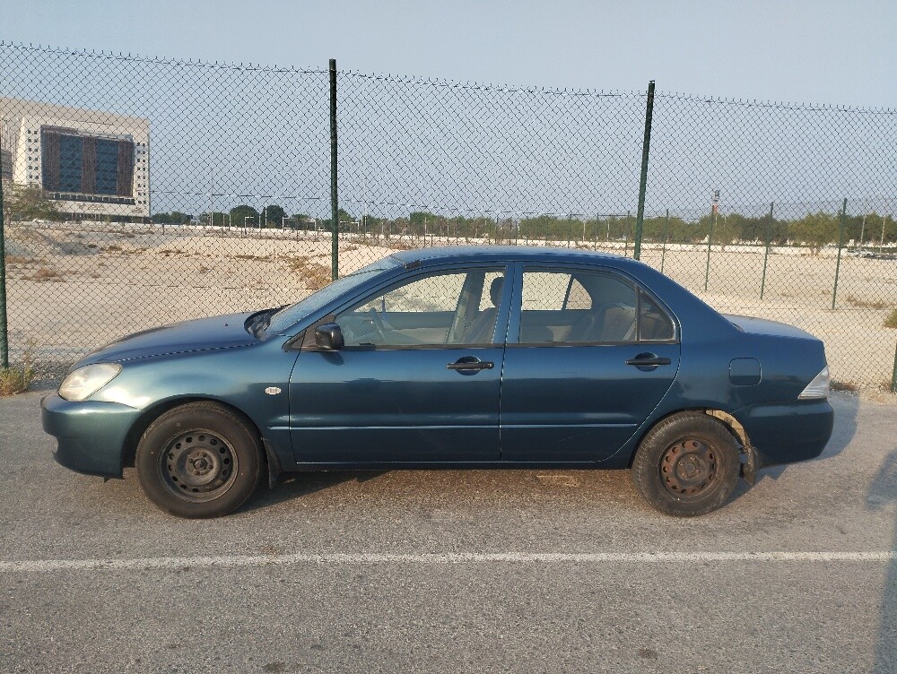 Mitsubishi Lancer GLS - 2