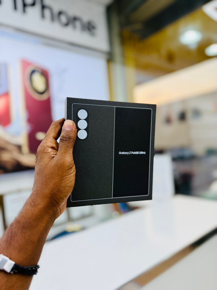 Samsung Galaxy Z Fold 8 Ultra - 5