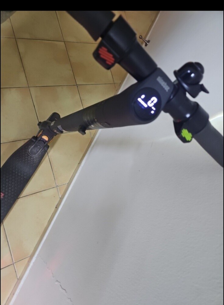 E22E NINEBOT SALE LOW MILEAGE - 3