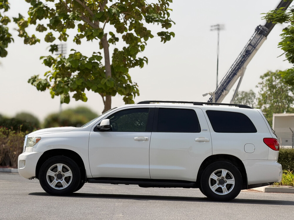 Toyota Sequoia full option  - 8