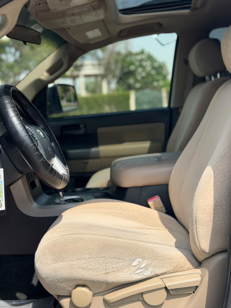 Toyota Sequoia full option  - 12