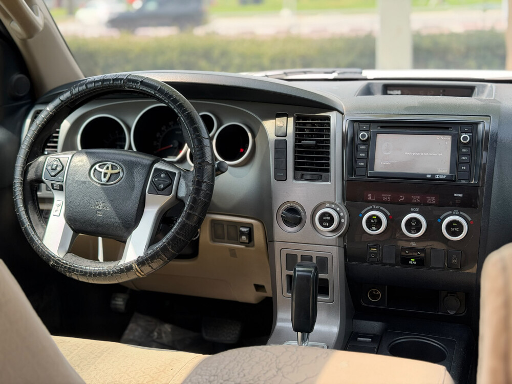 Toyota Sequoia full option  - 11